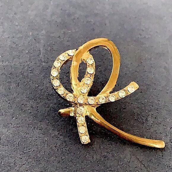 Vintage gold rhinestone ribbon pin back NOS - Picture 1 of 4